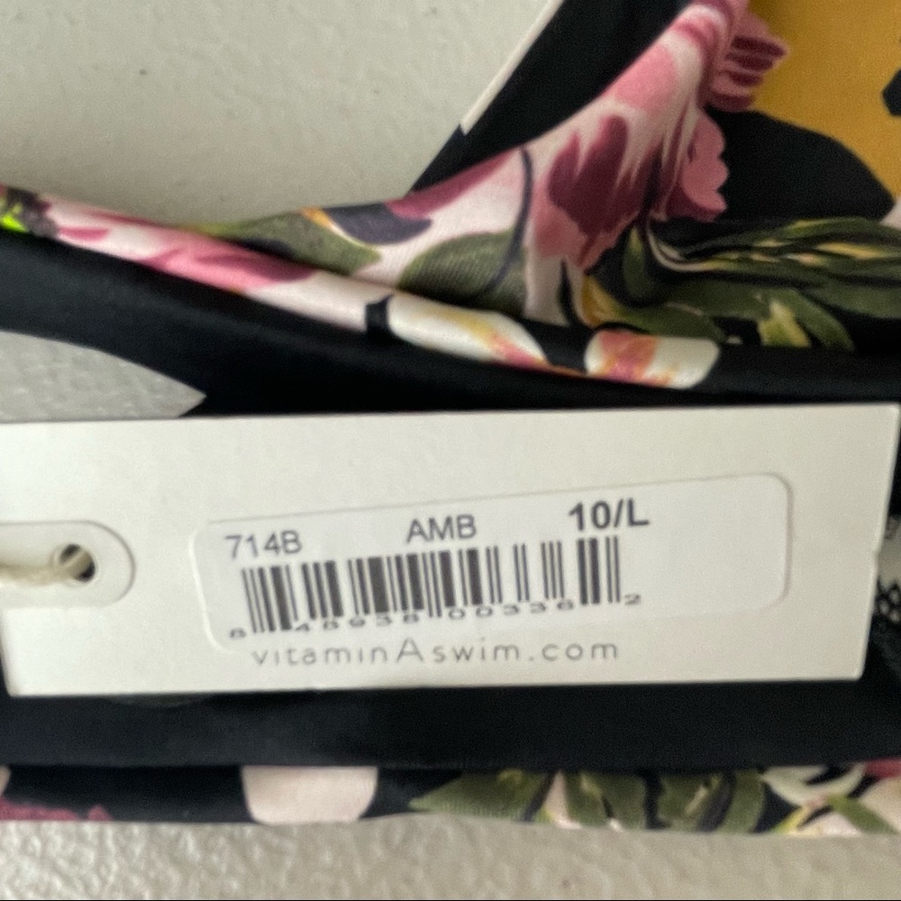 VITAMIN A NWT CAPRI CAP SLEEVE BIKINI TOP AND ROSIE CHEEKY SWIMSUIT BLACK PINK L - Picture 13 of 16